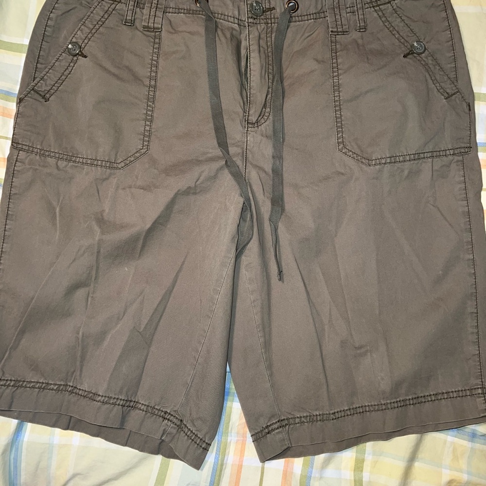 Bundle of 5 Bermuda style woman size 18 ( 4 preowned & 1 NWT) - Picture 2 of 16